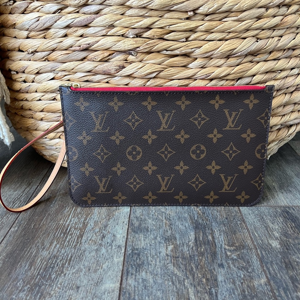 NWOT Louis Vuitton Wristlet Monogram